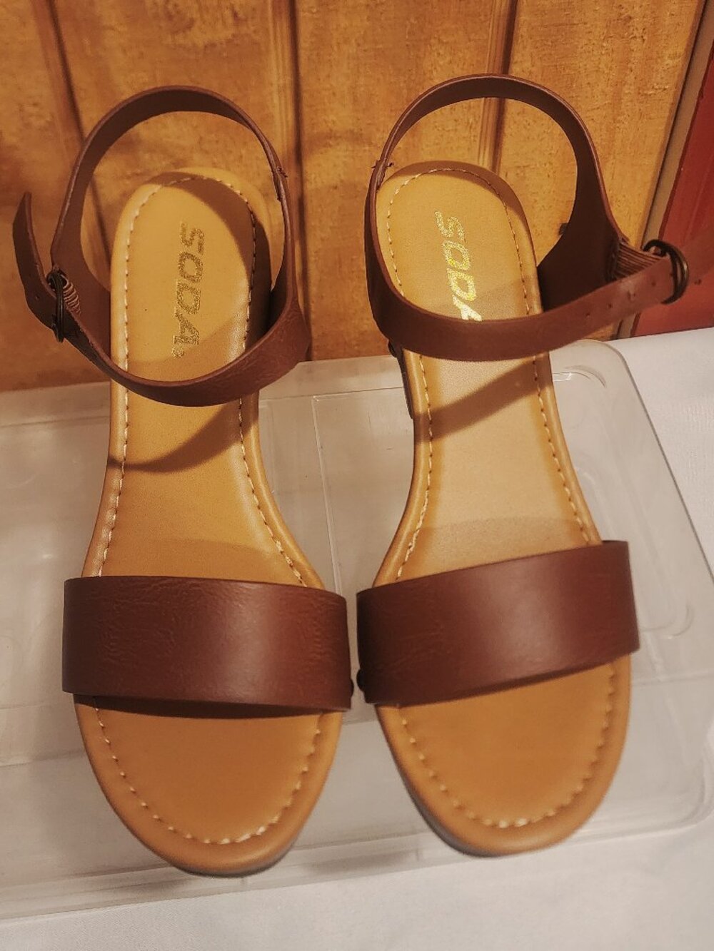 SODA Wooden Tan Platform block heel sandals Size 7.5